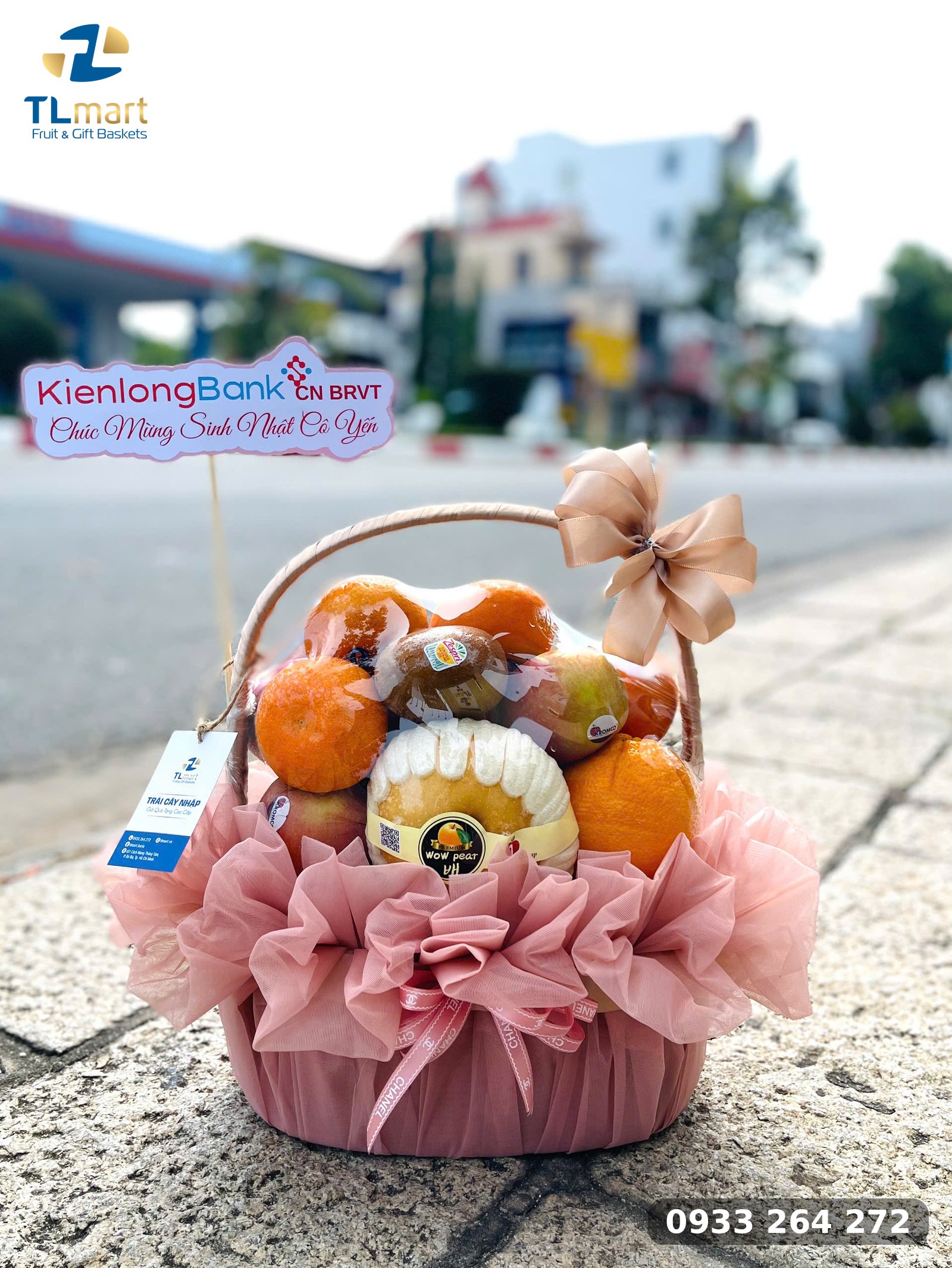 giỏ trái cây biếu người lớn tuổi tại Vũng Tàu tone hồng trang nhã